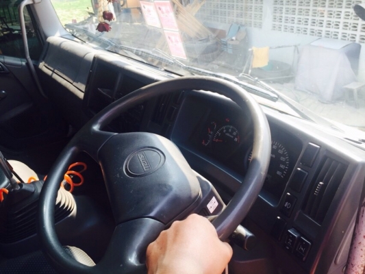 ขายรถบรรทุกสิบล้อดัมพ์ Isuzu เครื่อง 360 แรง ปี 2555 เฉพาะแม่ ยางใหม่ ดัมพ์สามมิตร มีระบบลากพ่วง