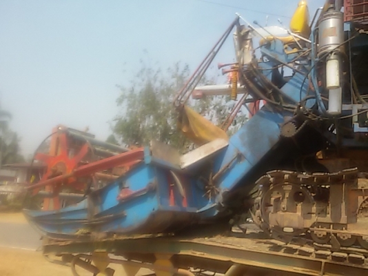 ขายรถเกี่ยวข้าว บางไทรการช่าง เครื่องเจโอ200 ตัวเดิน12นอก ปั๊ม22 ราคา470000 คุยได้เรื่องราคา