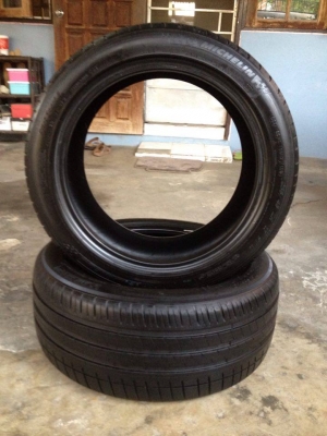 ขายยาง มิชลิน MICHELIN 235 45 17 ปี12 ดอกหนา สภาพสวยไม่บวมไม่มีแตกลายงา มีปะ1เส้น 1คู่ ราคา2000บาท รับประกันยางทุกเส้นยินดีคืนเงิน โทร0924462525โส กทม