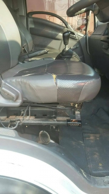 รถอีซูซุ 6 ล้อ ติดเครน 5 ตัน. FTR  240 แรงม้า. ปี 53  ( รถวิ่ง 3xx,xxx กม. )     สนใจติดต่อ  081 - 6079515