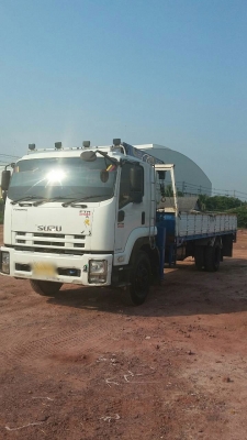 รถอีซูซุ 6 ล้อ ติดเครน 5 ตัน. FTR  240 แรงม้า. ปี 53  ( รถวิ่ง 3xx,xxx กม. )     สนใจติดต่อ  081 - 6079515