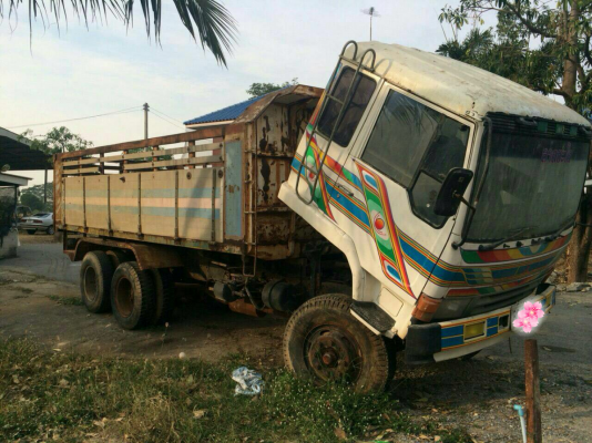 ขายบรรทุกรถ 10 ล้อดัมพ์ 1.HINO FM 176 2 เพลาสโลโลว์ดึง เครื่อง EH700 168 แรงม้า 2.MITSUBISHI FN215K เครื่อง 6D-14 160 แรงม้า ช่วงล่าง UD 2 เพลาสโลว์ดึง ราคารวม 800000