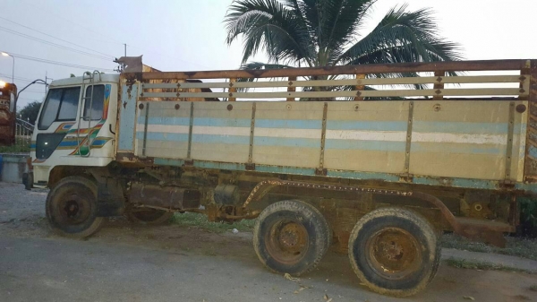 ขายบรรทุกรถ 10 ล้อดัมพ์ 1.HINO FM 176 2 เพลาสโลโลว์ดึง เครื่อง EH700 168 แรงม้า 2.MITSUBISHI FN215K เครื่อง 6D-14 160 แรงม้า ช่วงล่าง UD 2 เพลาสโลว์ดึง ราคารวม 800000