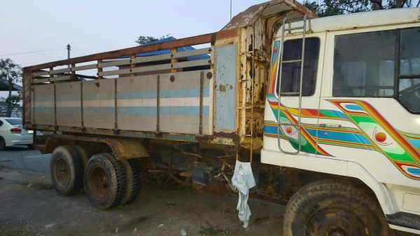 ขายบรรทุกรถ 10 ล้อดัมพ์ 1.HINO FM 176 2 เพลาสโลโลว์ดึง เครื่อง EH700 168 แรงม้า 2.MITSUBISHI FN215K เครื่อง 6D-14 160 แรงม้า ช่วงล่าง UD 2 เพลาสโลว์ดึง ราคารวม 800000