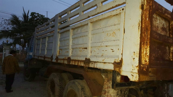 ขายบรรทุกรถ 10 ล้อดัมพ์ 1.HINO FM 176 2 เพลาสโลโลว์ดึง เครื่อง EH700 168 แรงม้า 2.MITSUBISHI FN215K เครื่อง 6D-14 160 แรงม้า ช่วงล่าง UD 2 เพลาสโลว์ดึง ราคารวม 800000