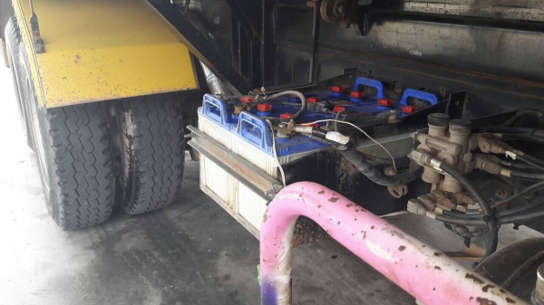 รถฮีโน่ 10 ล้อดั้ม FM1A 344 แรงม้า. ปี 55.  ( ขาย แม่ , ลูก. )     สนใจติดต่อ  081 - 6079515