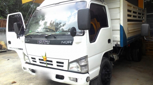 รถอีซูซุ 6 ล้อดั้ม NQR 150 แรงม้า. ปี 50.  ( รถวิ่ง 26x,xxx กม. )    สนใจติดต่อ  081 - 6079515