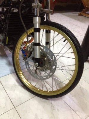 ขายล้อทอง DID ขนาด1.20 หน้า หลัง สภาพดีไม่ขดไม่ดุ้งไม่บาน ยกดุมติดยางพร้อมดัมเบรคหลัง1ชุด เอาไปยกใส่ใด้เลย ถอดออกจากLS ราคา3000บาท โทร0924462525โส