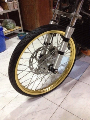 ขายล้อทอง DID ขนาด1.20 หน้า หลัง สภาพดีไม่ขดไม่ดุ้งไม่บาน ยกดุมติดยางพร้อมดัมเบรคหลัง1ชุด เอาไปยกใส่ใด้เลย ถอดออกจากLS ราคา3000บาท โทร0924462525โส