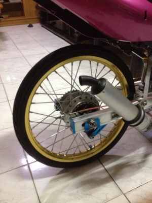 ขายล้อทอง DID ขนาด1.20 หน้า หลัง สภาพดีไม่ขดไม่ดุ้งไม่บาน ยกดุมติดยางพร้อมดัมเบรคหลัง1ชุด เอาไปยกใส่ใด้เลย ถอดออกจากLS ราคา3000บาท โทร0924462525โส