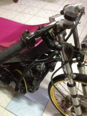 ขายปั้ม brembo ก๊อป บนและล่างพร้อมสายถักติดจาน 1ชุด สภาพดี เอาไปยกใส่ใด้เลย ถอดออกจากLS ราคา2000บาท โทร0924462525โส