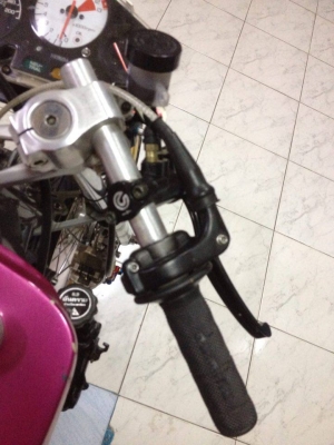 ขายปั้ม brembo ก๊อป บนและล่างพร้อมสายถักติดจาน 1ชุด สภาพดี เอาไปยกใส่ใด้เลย ถอดออกจากLS ราคา2000บาท โทร0924462525โส