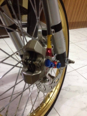 ขายปั้ม brembo ก๊อป บนและล่างพร้อมสายถักติดจาน 1ชุด สภาพดี เอาไปยกใส่ใด้เลย ถอดออกจากLS ราคา2000บาท โทร0924462525โส