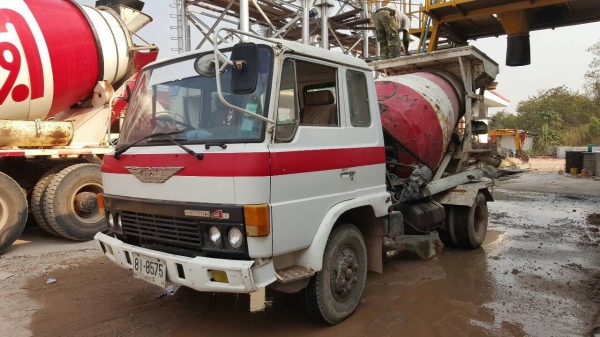 ขาย รถโม่ปูนแบบโซ่ 2.5 คิว คัสซีสวย เครื่อง EH700 168 แรงม้า รถใช้งานอยู่ทุกวัน เอกสารใบซื้อขาย ขาย รถโม่ปูนแบบโซ่ 2.5 คิว คัสซีสวย เครื่อง EH700 168 แรงม้า รถใช้งานอยู่ทุกวัน เอกสารใบซื้อขาย