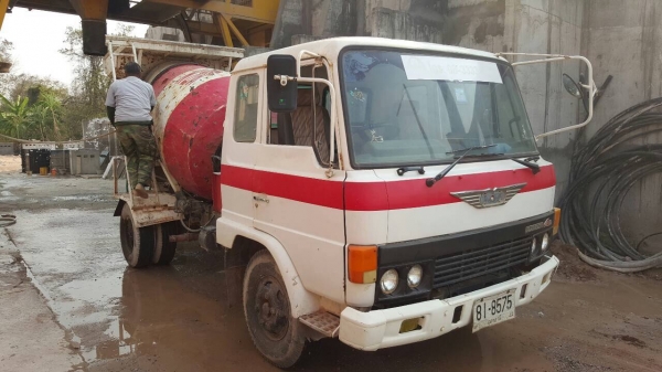 ขาย รถโม่ปูนแบบโซ่ 2.5 คิว คัสซีสวย เครื่อง EH700 168 แรงม้า รถใช้งานอยู่ทุกวัน เอกสารใบซื้อขาย ขาย รถโม่ปูนแบบโซ่ 2.5 คิว คัสซีสวย เครื่อง EH700 168 แรงม้า รถใช้งานอยู่ทุกวัน เอกสารใบซื้อขาย