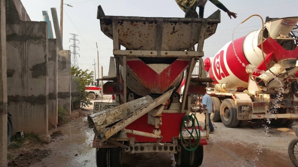 ขาย รถโม่ปูนแบบโซ่ 2.5 คิว คัสซีสวย เครื่อง EH700 168 แรงม้า รถใช้งานอยู่ทุกวัน เอกสารใบซื้อขาย ขาย รถโม่ปูนแบบโซ่ 2.5 คิว คัสซีสวย เครื่อง EH700 168 แรงม้า รถใช้งานอยู่ทุกวัน เอกสารใบซื้อขาย