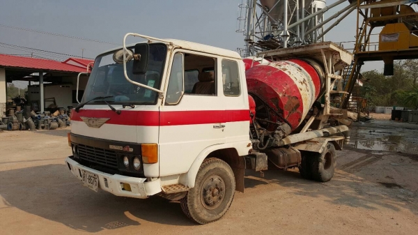 ขาย รถโม่ปูนแบบโซ่ 2.5 คิว คัสซีสวย เครื่อง EH700 168 แรงม้า รถใช้งานอยู่ทุกวัน เอกสารใบซื้อขาย ขาย รถโม่ปูนแบบโซ่ 2.5 คิว คัสซีสวย เครื่อง EH700 168 แรงม้า รถใช้งานอยู่ทุกวัน เอกสารใบซื้อขาย