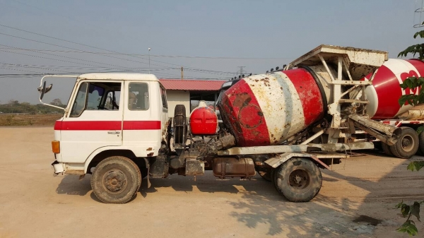 ขาย รถโม่ปูนแบบโซ่ 2.5 คิว คัสซีสวย เครื่อง EH700 168 แรงม้า รถใช้งานอยู่ทุกวัน เอกสารใบซื้อขาย