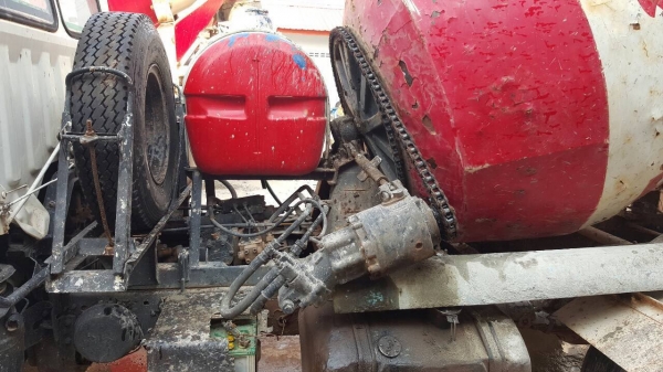 ขาย รถโม่ปูนแบบโซ่ 2.5 คิว คัสซีสวย เครื่อง EH700 168 แรงม้า รถใช้งานอยู่ทุกวัน เอกสารใบซื้อขาย ขาย รถโม่ปูนแบบโซ่ 2.5 คิว คัสซีสวย เครื่อง EH700 168 แรงม้า รถใช้งานอยู่ทุกวัน เอกสารใบซื้อขาย