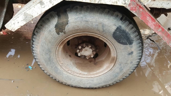 ขาย รถโม่ปูนแบบโซ่ 2.5 คิว คัสซีสวย เครื่อง EH700 168 แรงม้า รถใช้งานอยู่ทุกวัน เอกสารใบซื้อขาย ขาย รถโม่ปูนแบบโซ่ 2.5 คิว คัสซีสวย เครื่อง EH700 168 แรงม้า รถใช้งานอยู่ทุกวัน เอกสารใบซื้อขาย