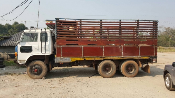 ขาย 10 ล้อ เพลาเดียว HINO KT920 ติดแก๊ส 8 ถัง เครื่อง EH700 168 แรงม้า คัสซีสวย วางหัว F18 ทะเบียนพร้อมโอน