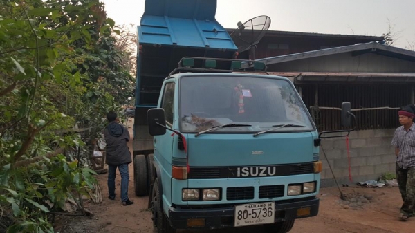 ขาย6ล้อดัมพ์อีซูซุ100 แชชซีสวยกระบะดัมพ์3คิว หัวยกได้เอกสารเช่มทะเบียนพร้อมโอนภาษี59 สภาพพร้อมวิ่งงาน