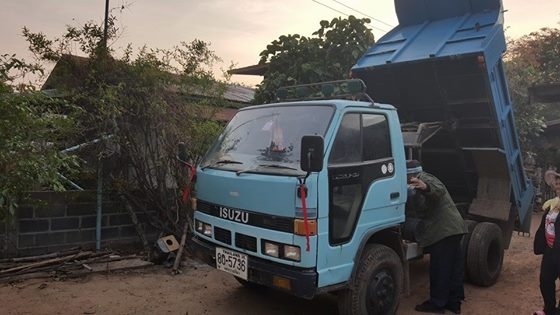 ขาย6ล้อดัมพ์อีซูซุ100 แชชซีสวยกระบะดัมพ์3คิว หัวยกได้เอกสารเช่มทะเบียนพร้อมโอนภาษี59 สภาพพร้อมวิ่งงาน