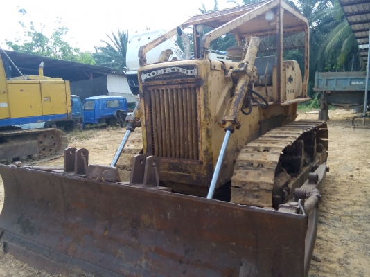 รถแทคเตอร์ KOATSU  D 50A   พร้อมใช้งาน.....