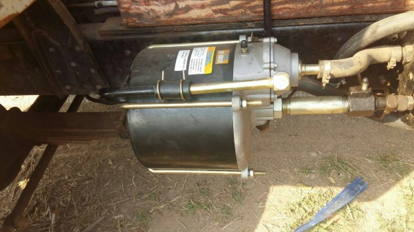 หกล้อ ฮีโน่ KM 301บรรทุกน้ำ 6,000ลิต สภาพดีสวยคาสสิคพร้อมใช้งาน รถใช้งานประจำ เล่มทะเบียนพร้อมโอน