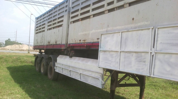 ลูกพ่วงกระบะเนียม สามเพลาดั้ม สองตอน ยางขาด 6 เส้น ลูกพ่วงกระบะเนียม สามเพลาดั้ม สองตอน ยางขาด 6 เส้น