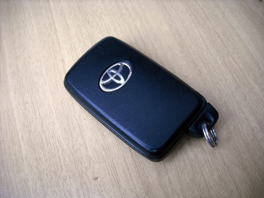 กุญแจรีโมท PRIUS HYBRID 2011 UP แท้