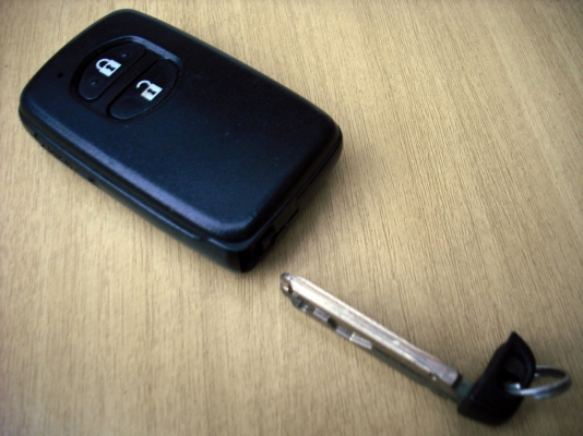 กุญแจรีโมท PRIUS HYBRID 2011 UP แท้ กุญแจรีโมท PRIUS HYBRID 2011 UP แท้