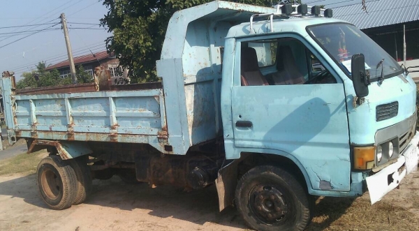 ISUZU TL 100 HP 4BC2 หกล้อดั๊มพ์ กระบะดั๊มพ์เหล็ก 4 ตันความยาว 3.50 เมตรสภาพดีพร้อมใช้งาน เครื่องยนต ISUZU TL 100 HP 4BC2 หกล้อดั๊มพ์ กระบะดั๊มพ์เหล็ก 4 ตันความยาว 3.50 เมตรสภาพดีพร้อมใช้งาน เครื่องยนต
