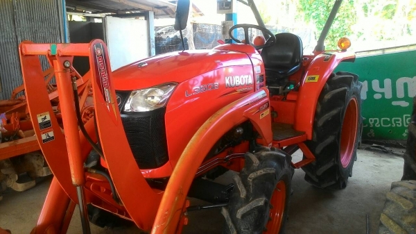 ขายรถไถ KUBOTA L3608 สภาพดีเดิมๆพร้อมใช้งาน อุปกรณ์ครบ 3 ชิ้นมีพร้อมดันหน้า ผานพรวนและ โรตารี่