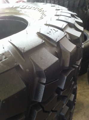 ... ขาย BF KM-2 / 30R15  ดอกเต็มๆ ...