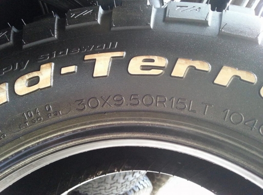 ... ขาย BF KM-2 / 30R15  ดอกเต็มๆ ...