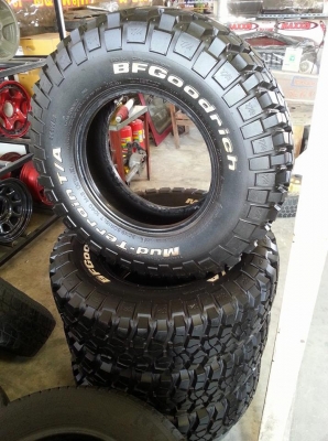 ... ขาย BF KM-2 / 30R15  ดอกเต็มๆ ...