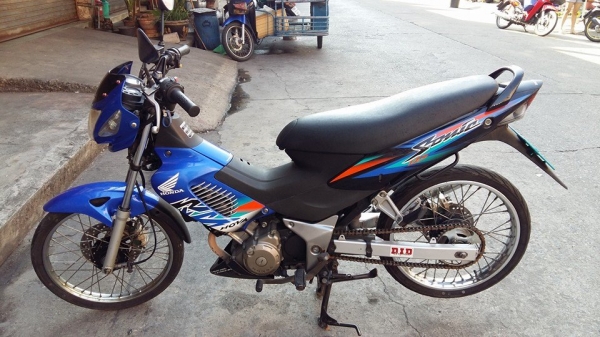 Sonic ปี 47 สตาร์ทเท้า กุญแจสองชั้น เครื่องเดิม มีเล่ม เอกสารพร้อมโทร. 02-9165022,099-0812001