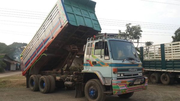 ขาย10ล้อดั้มพ์2เพลา ISUZU ROCK 240 เกียร์อิตั้น เครื่องดี แชชซีสวย เอกสารพร้อมโอน จัดไฟร์แนนซ์ได้600000 ด.บ8/ปี ดูรถได้ที่ อ.ประทาย จ.นครราชสีมาโทร.0857698049 / 0887115178 ราคา(880000บาท)ID LINE ps5599