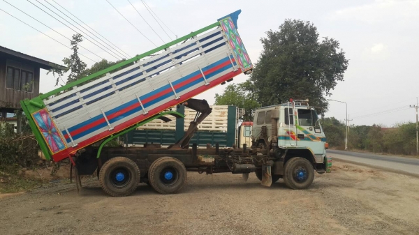 ขาย10ล้อดั้มพ์2เพลา ISUZU ROCK 240 เกียร์อิตั้น เครื่องดี แชชซีสวย เอกสารพร้อมโอน จัดไฟร์แนนซ์ได้600000 ด.บ8/ปี ดูรถได้ที่ อ.ประทาย จ.นครราชสีมาโทร.0857698049 / 0887115178 ราคา(880000บาท)ID LINE ps5599