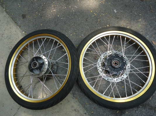 ขายล้อหน้าและล้อหลังพร้อมดุมขอบทอง