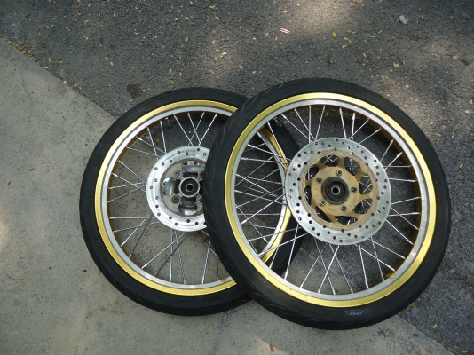 ขายล้อหน้าและล้อหลังพร้อมดุมขอบทอง