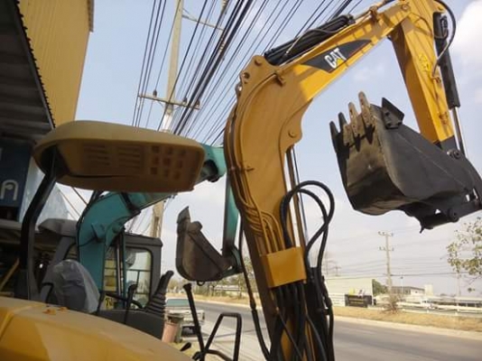 ขายรถขุด CATERPILLAR รุ่น 304 เก่านอกแท้ มีเอกสารใบอินวอย รถไม่เคยใช้งานในไทย แทรกเหล็ก มีลายหัวกระแทก สนใจโทร : 099-907-9273กิ๊ฟ