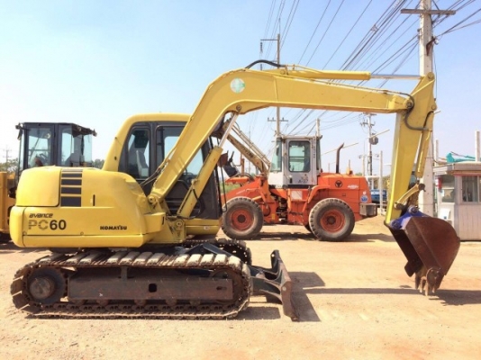 ขายรถแบคโฮ KOMATSU PC60-7 สภาพสวยพร้อมใช้ นำเข้าจากญี่ปุ่น มีVDOการทำงานครับ
