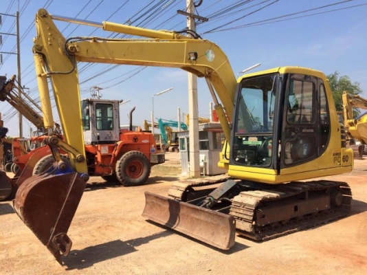 ขายรถแบคโฮ KOMATSU PC60-7 สภาพสวยพร้อมใช้ นำเข้าจากญี่ปุ่น มีVDOการทำงานครับ