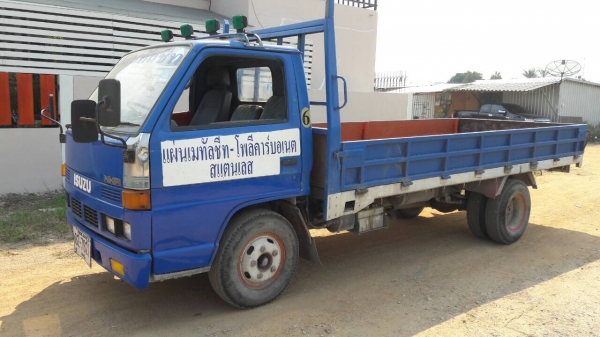 ISUZU NKR 110cc. ปี38 เครื่องอ่อน คัดซีสวย ยางดี กระบะยาว 4.5 เมตร  รถพร้อมใช้ เอกสารพร้อมโอน