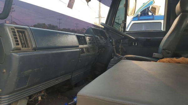 รถสิบล้อ isuzuร็อคกี้ เพลาเดียว เครื่อง 6BG เกียร์ร็อค ช่วงล่าง 195 เบรกจิฟฟี่พวงมาลัยเพาเวอร์ เครื่องดีคันซีสวย เอกสารพร้อมโอน