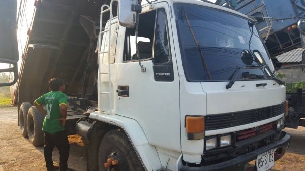 รถสิบล้อ isuzuร็อคกี้ เพลาเดียว เครื่อง 6BG เกียร์ร็อค ช่วงล่าง 195 เบรกจิฟฟี่พวงมาลัยเพาเวอร์ เครื่องดีคันซีสวย เอกสารพร้อมโอน