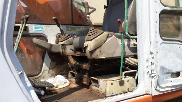 ขายด่วน HITASHI EX200-2สภาพพร้อมใช้งาน ระบบเมกกะปั้ม โซ่ช่วงล่างสวย เอวแน่น  รถพร้อมใช้งานครับ