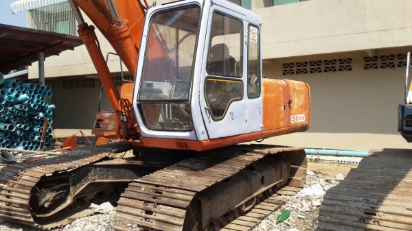 ขายด่วน HITASHI EX200-2สภาพพร้อมใช้งาน ระบบเมกกะปั้ม โซ่ช่วงล่างสวย เอวแน่น  รถพร้อมใช้งานครับ